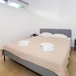 Alekos Garden House 2 Bedrooms 6 Guests דירה *