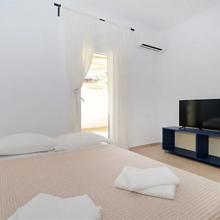 Alekos Garden House 2 Bedrooms 6 Guests חניוטי