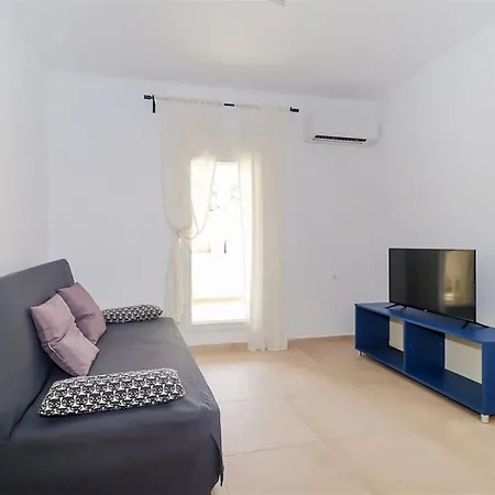 Alekos Garden House 2 Bedrooms 6 Guests דירה *