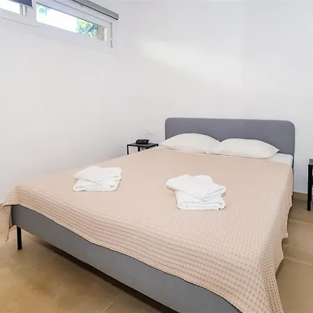 Alekos Garden House 2 Bedrooms 6 Guests Apartment *