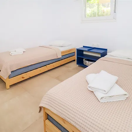 Alekos Garden House 2 Bedrooms 6 Guests * חניוטי