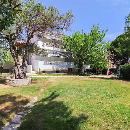 Alekos Garden House 2 Bedrooms 6 Guests דירה *